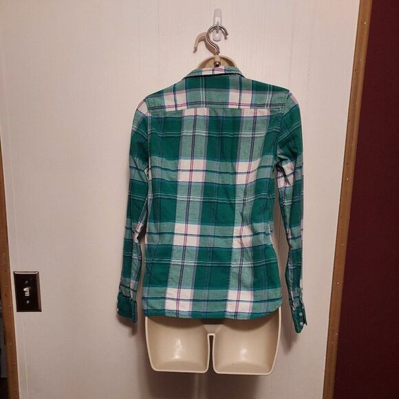 American Eagle XS VGC 17 in pit to pit 22 1/4 inch shoulder down - Picture 6 of 6